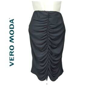 𝅺VERO‎ Moda Black Draped Skirt